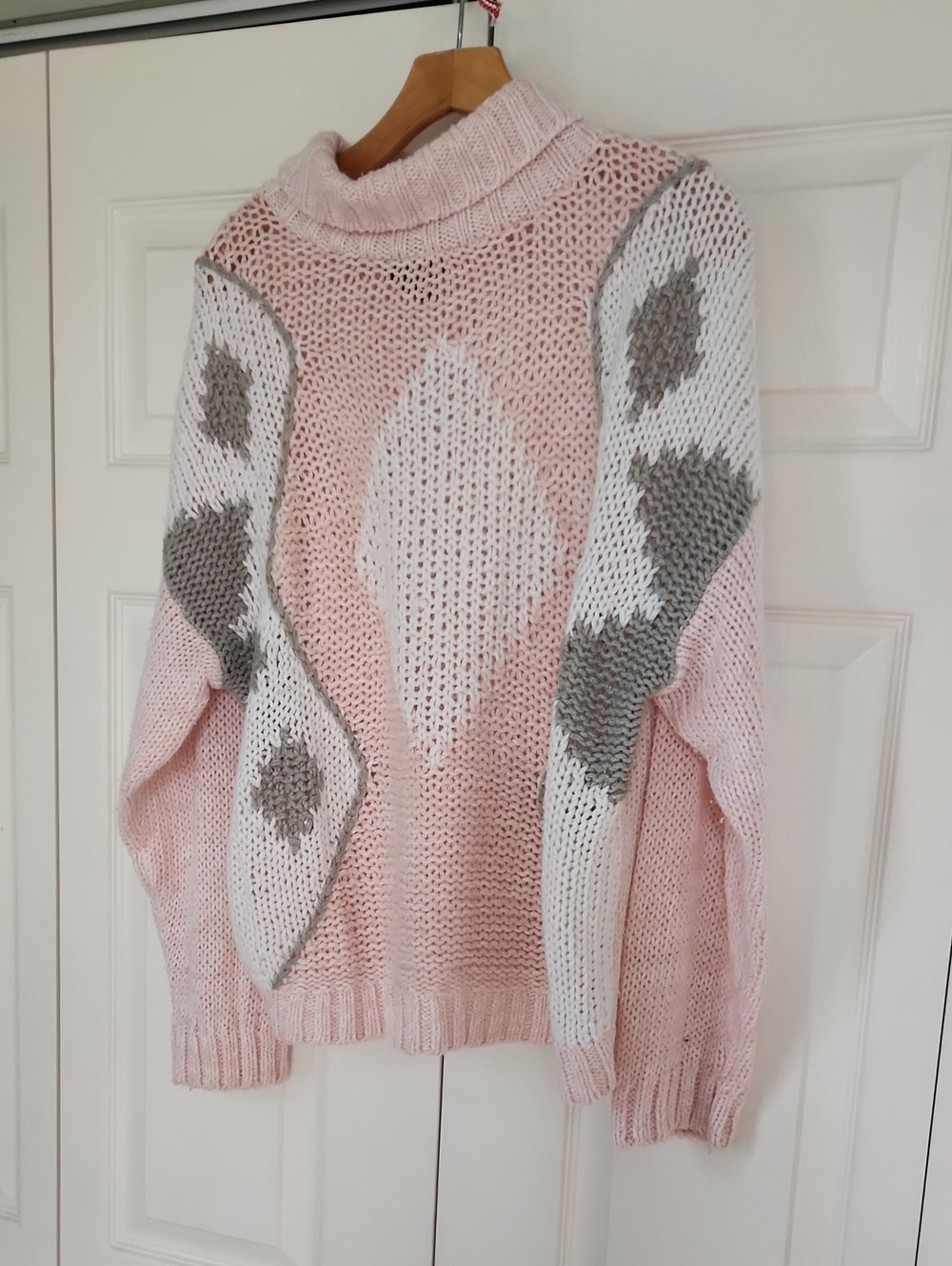 Cozy Pink & White Turtleneck Sweater with Gray Accents